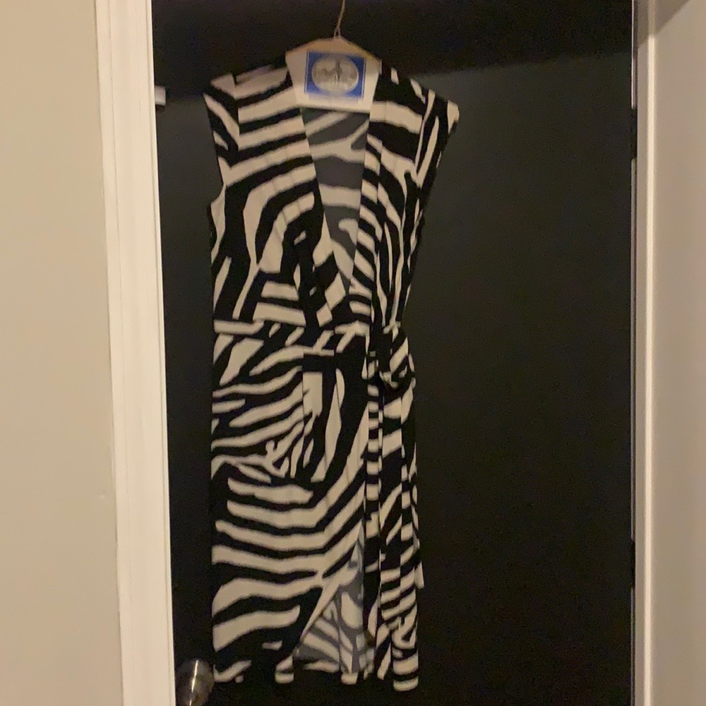 Mint condition wrap dress with v neck
